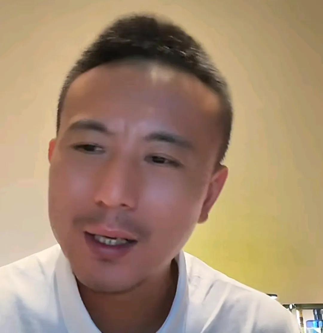 前国脚毛剑卿透露，有很多家长实在让他们这些青训教练反感。毛剑卿在直播时表示，他