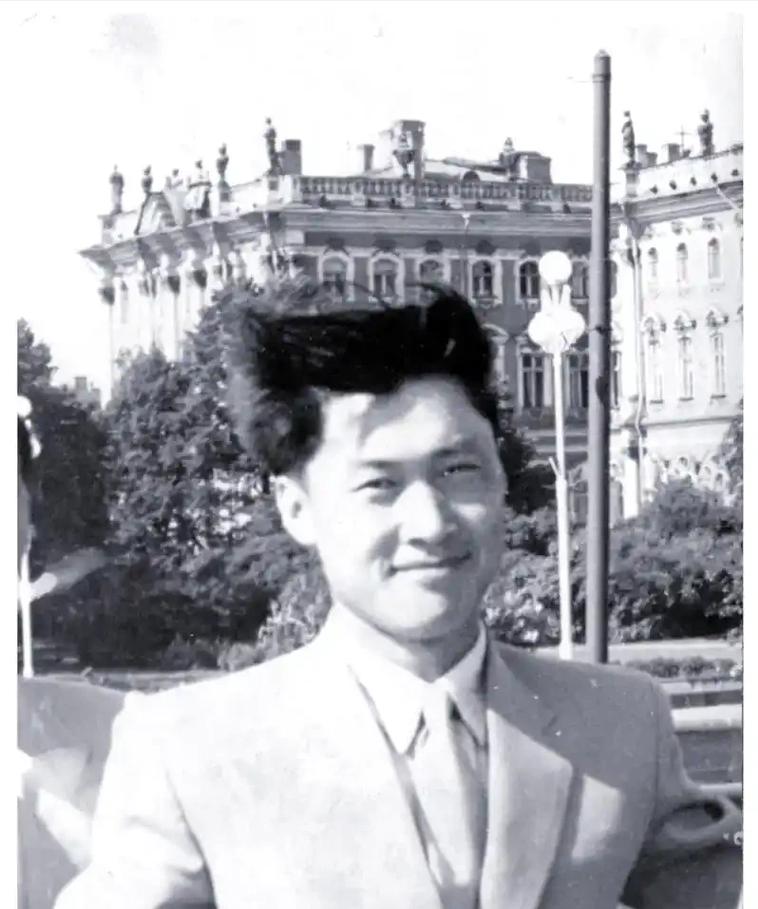 1964年，钱学森在研发东风2号导弹时，发现射程不够，几乎所有人都建议要多加助燃