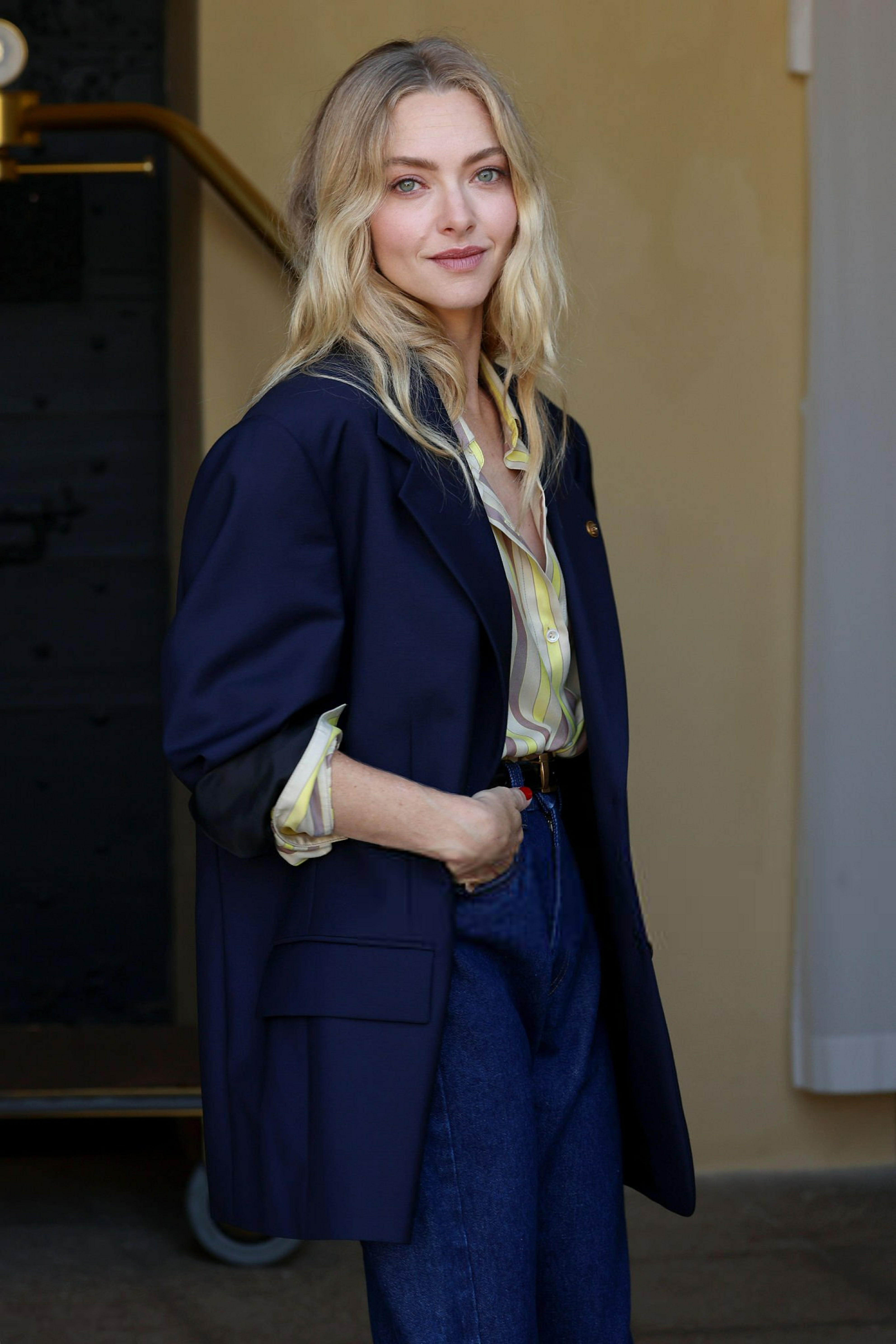 AmandaSeyfried超帅亮相新片《安·李的遗嘱》第82届威尼斯电影节首