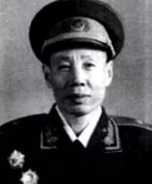 陈云开将军入朝后因犯错曾被开除党籍，1955年竟主动申请降衔，背后故事令人深思