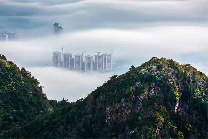 五月想去云南，又怕人挤人？我找到一座小城，22℃，游客少到像包场，一碗米线不