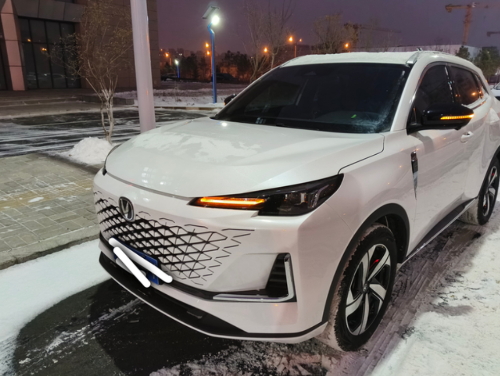 说说我的三代CS55plus用车体验纯小白一枚，10月提的车，胎压2.7左右的