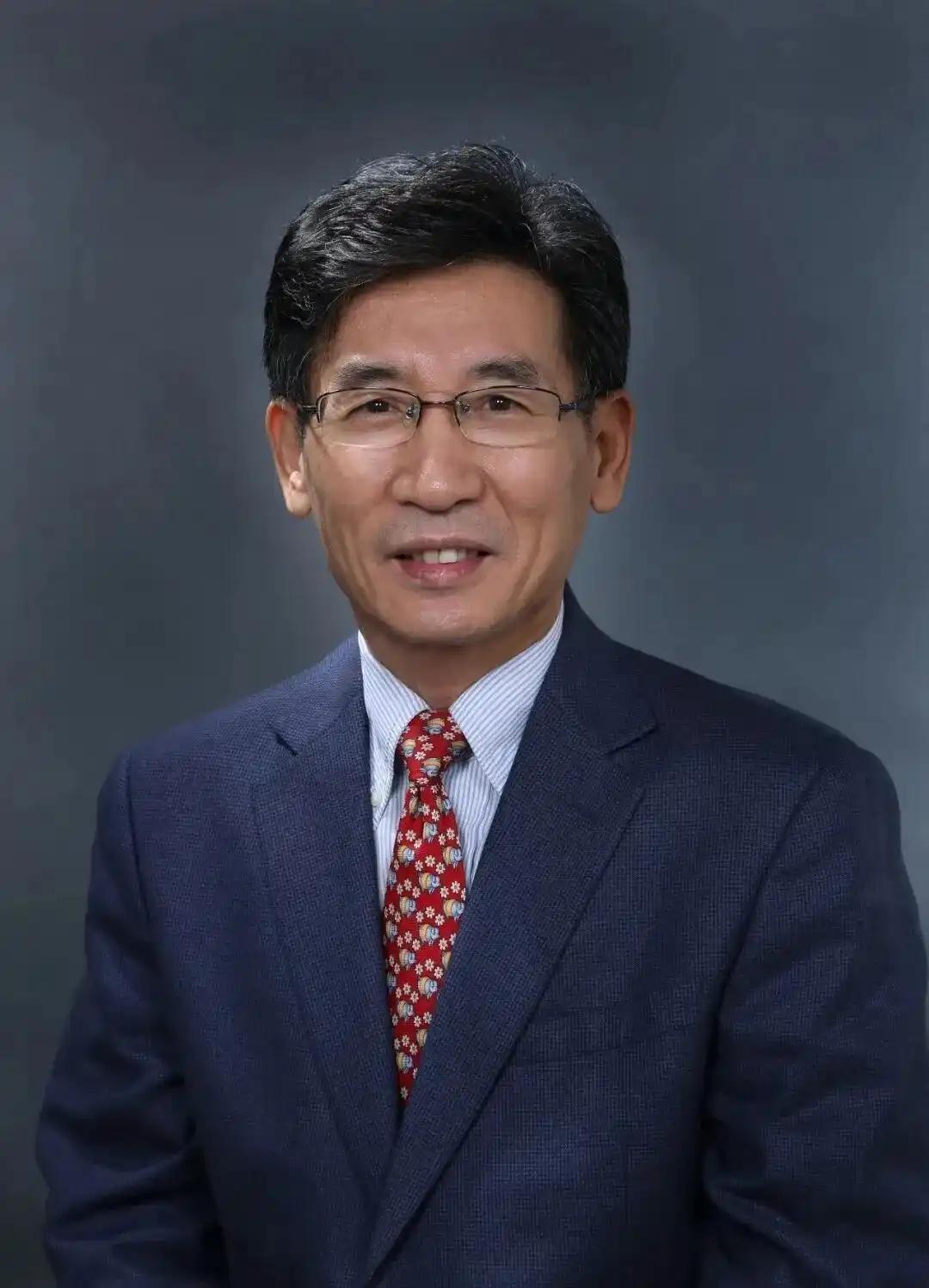 薛其坤落选2026年诺奖是一个异常危险的征兆。过去都是欧美用诺贝尔奖给中国科