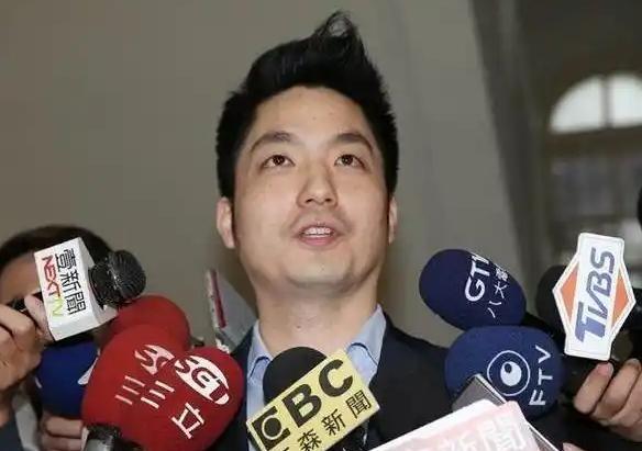 台北市市长、蒋介石的曾孙蒋万安直接把话撂下了！他当着媒体的面斩钉截铁地表示，自己