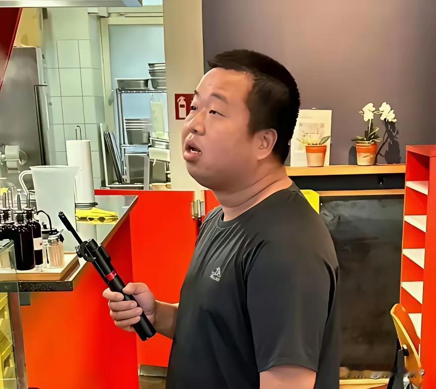 这个胖子，以后会低调点了。绑匪还是挺仁义的，换成余金生你看试试……知足吧。