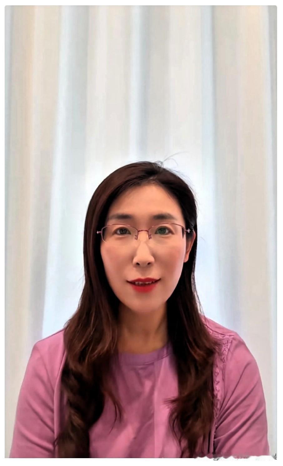 朱女士今天更新动态了，给大家带来了两个消息。一、反转很大：男方主动撤掉了离