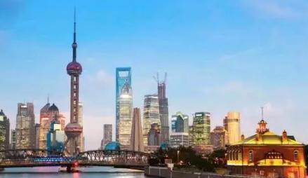 [比心]2018年，一位德国空姐说，“希望我们的航班不要去中国，不然我就辞职。”