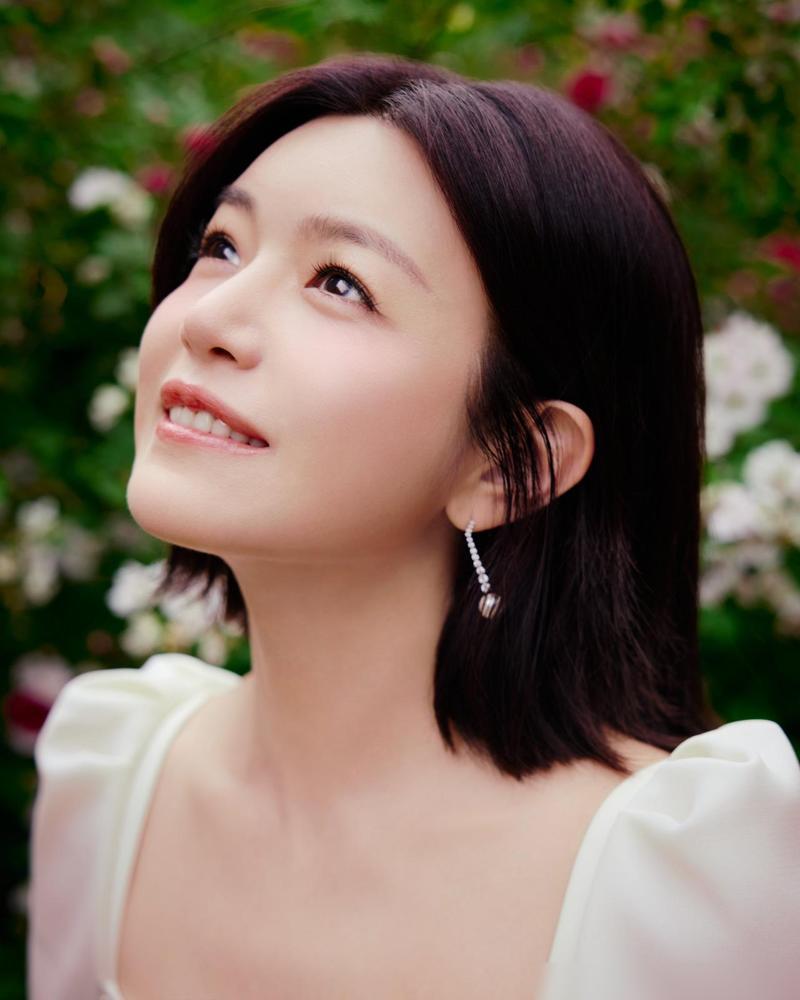 与陈晓离婚后，陈妍希不发愁不是因为她钱够了也不是因为有了滋养她的新对象