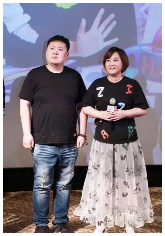 贾玲坦白自己已婚 老公比自己小7岁 晒出照片满满夫妻相