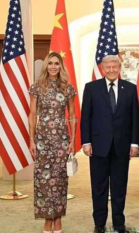 太给面子！特朗普的二儿媳劳拉·特朗普直接穿上中国旗袍，国风彻底火到海外谁也没