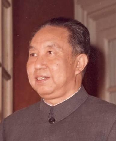 2007年，86岁的华国锋最后一次去毛主席纪念堂参加毛主席诞辰，临走时高喊了一句