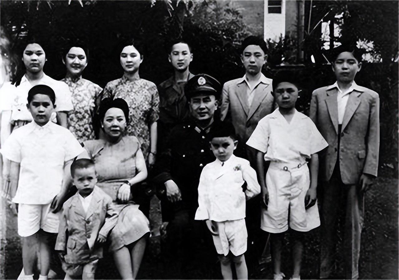 1930年10月，白崇禧的副官许辉看长官寂寞，把未婚妻王氏送来伺候白崇禧