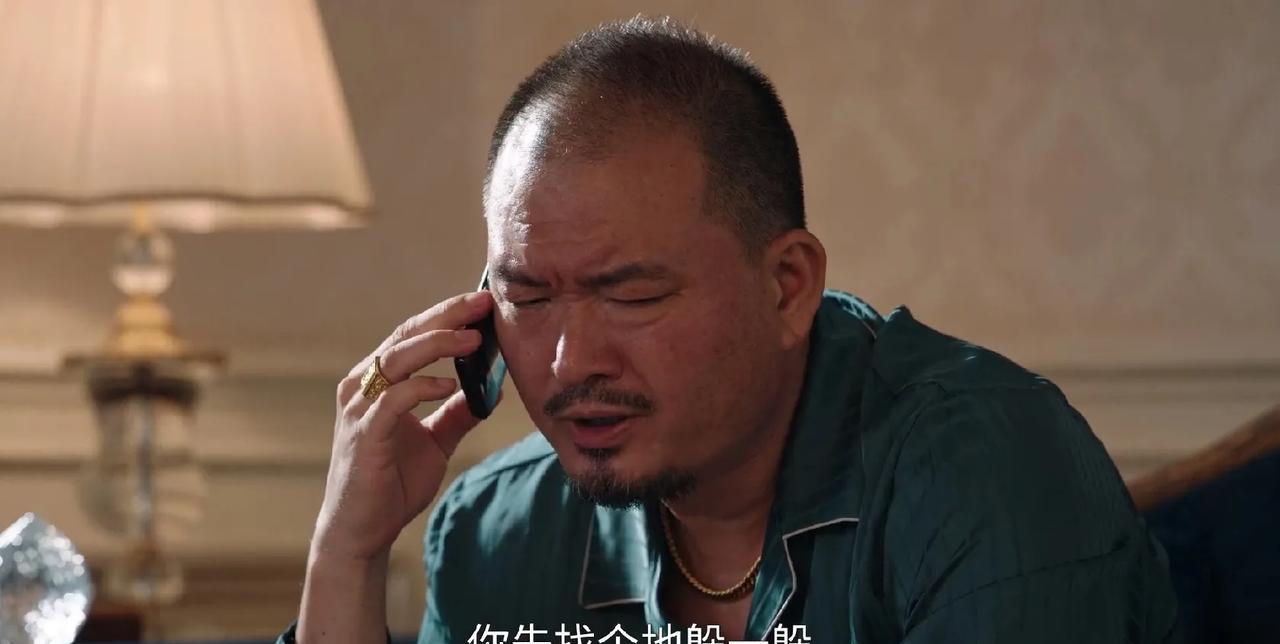 《利剑玫瑰》小武开货车把周宏才撞死后，他打电话向刘纲复命！[灵光一