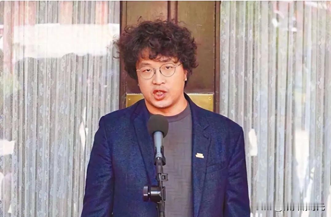 真没有想到，沈伯洋竟然会犯这么低级的错误，近日，他在奖状上把“新竹市长高虹安的签
