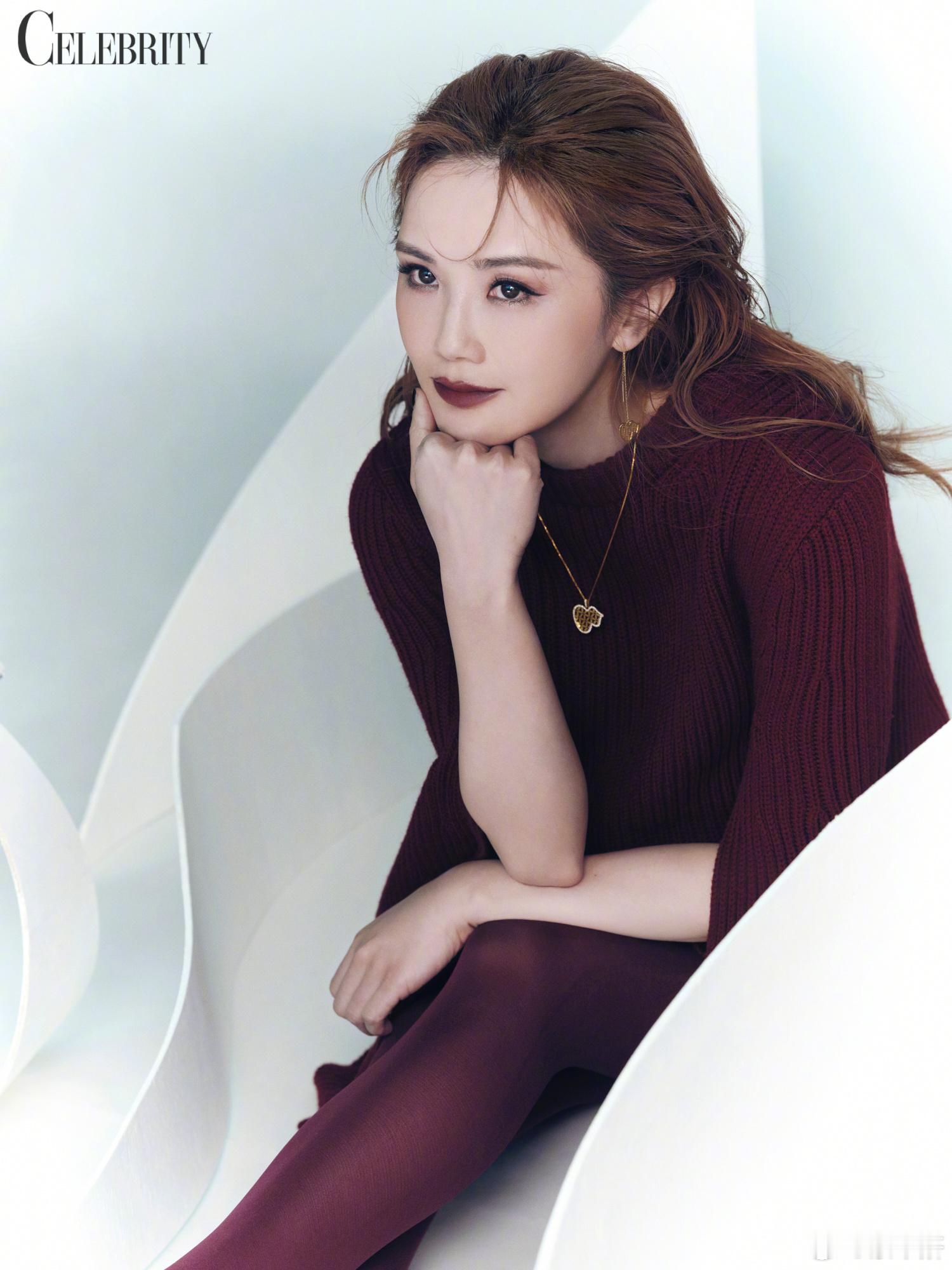 蔡卓妍📸阿sa最新杂志封面，尺度好大