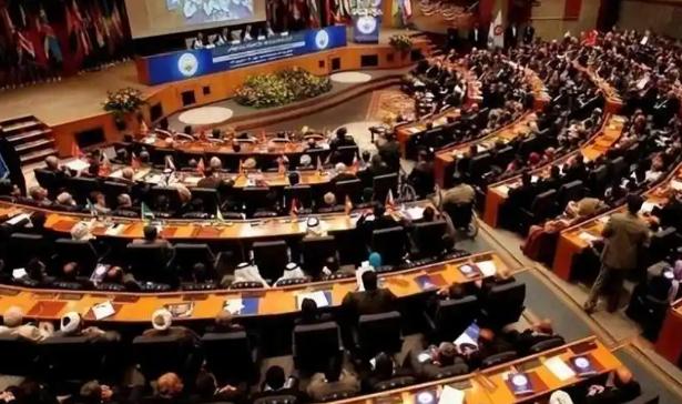 为什么美国一直赖着不交钱，联合国非但不催，反而老是主动找上中国？明明中国一直积极