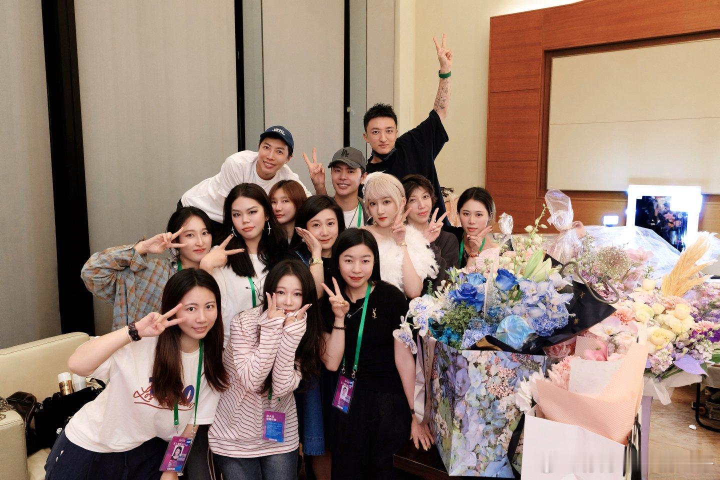 关晓彤生日在王牌过王牌节目组给关晓彤庆生！​关晓彤生日在王牌过啊啊啊​​​