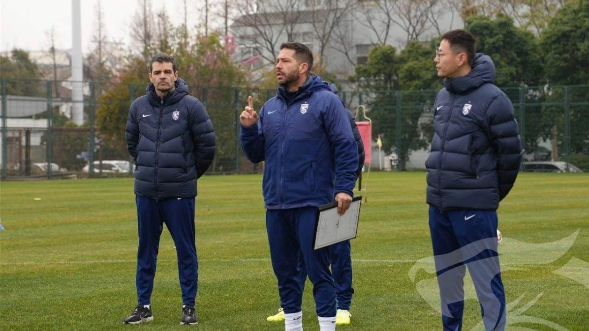 🔥武汉三镇昆明冬训大动作！双新援+青春风暴燃炸高原。滇池湖畔硝烟起！武汉三镇昆