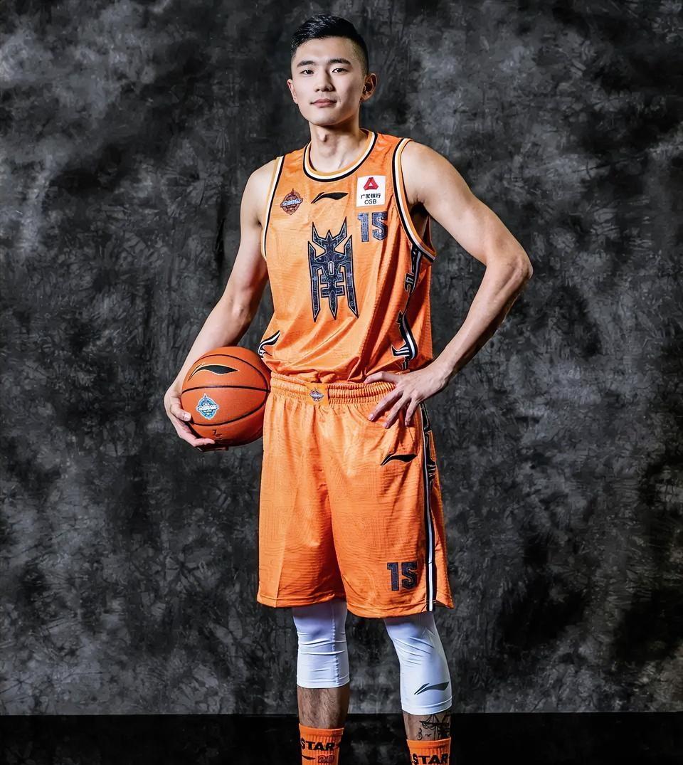 太惊险了，山东94分-87力克四川，这3位球员堪称赢球最大功臣！1.克里斯，