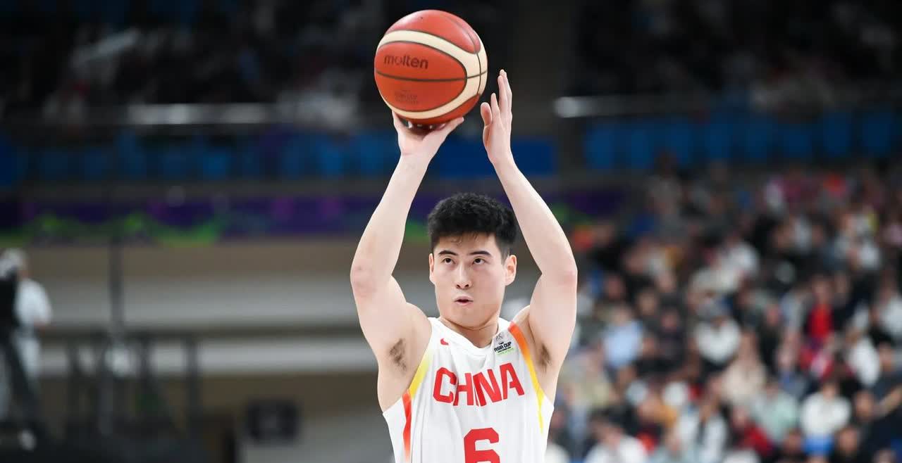 看了中国男篮三场小组赛后，本届中国男篮最大的不同在于，以前中国男篮之所以进攻拖沓
