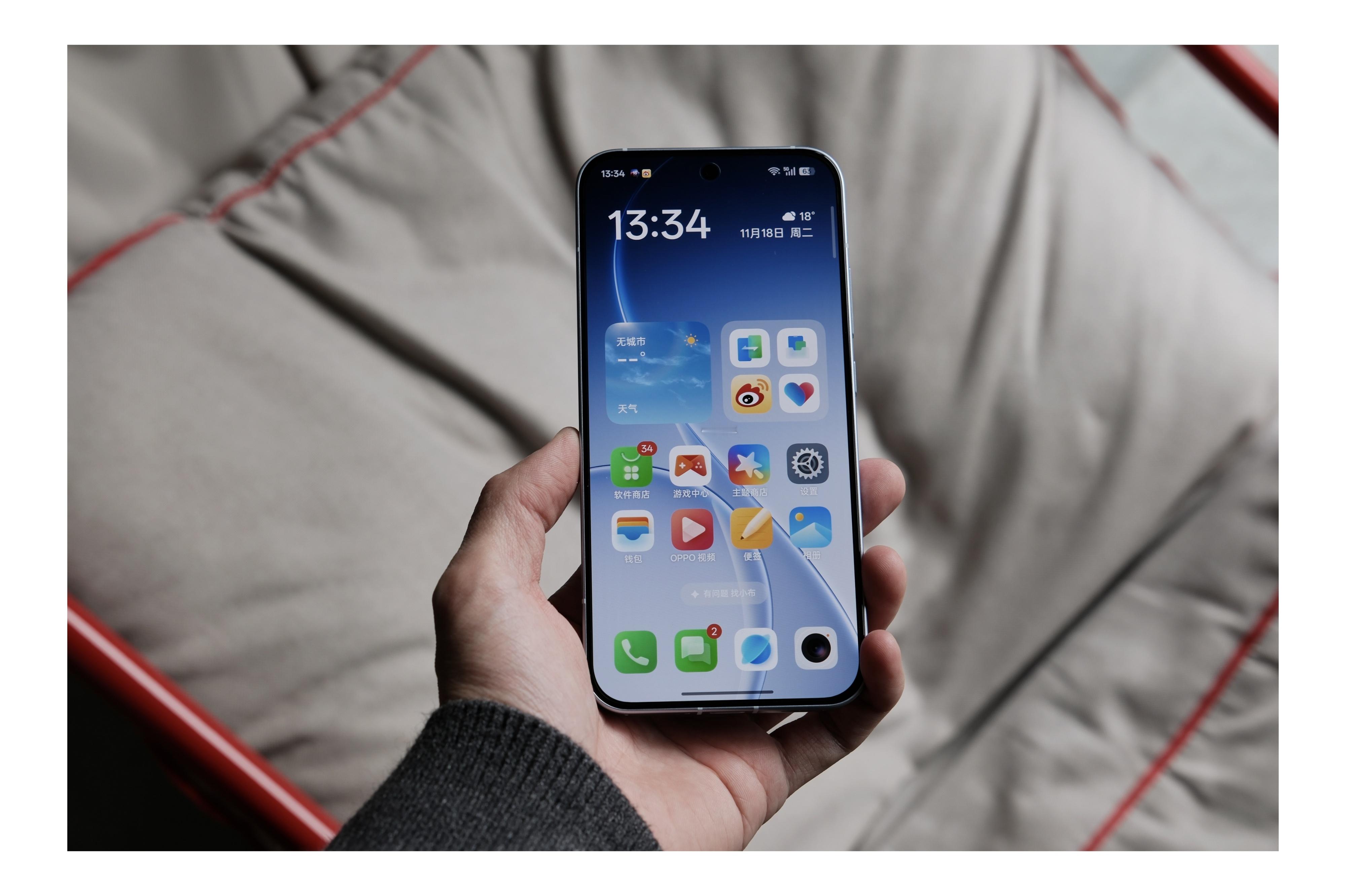 虽然现在市场上不乏各种小屏手机，参数看着好像也似乎都不差，但是如果把条件限定在同