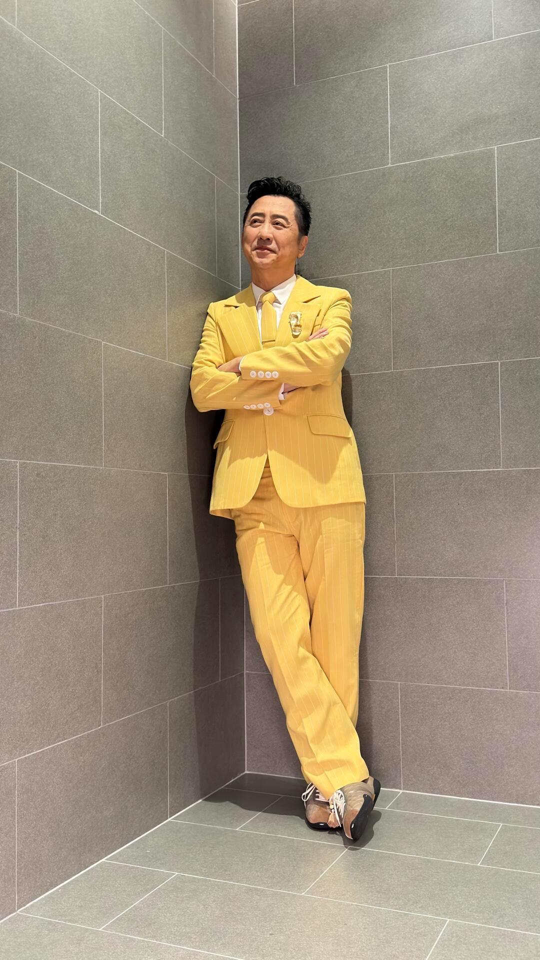 台媒采访庾澄庆，当场抛出问题：你、伊能静还有恩利，有没有机会一家三口同框？庾澄庆