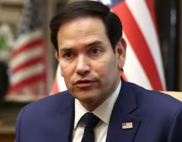 特朗普的“左膀右臂”是谁？左膀，当是鲁比奥了。自从沃尔兹明升暗降，鲁比奥成为继