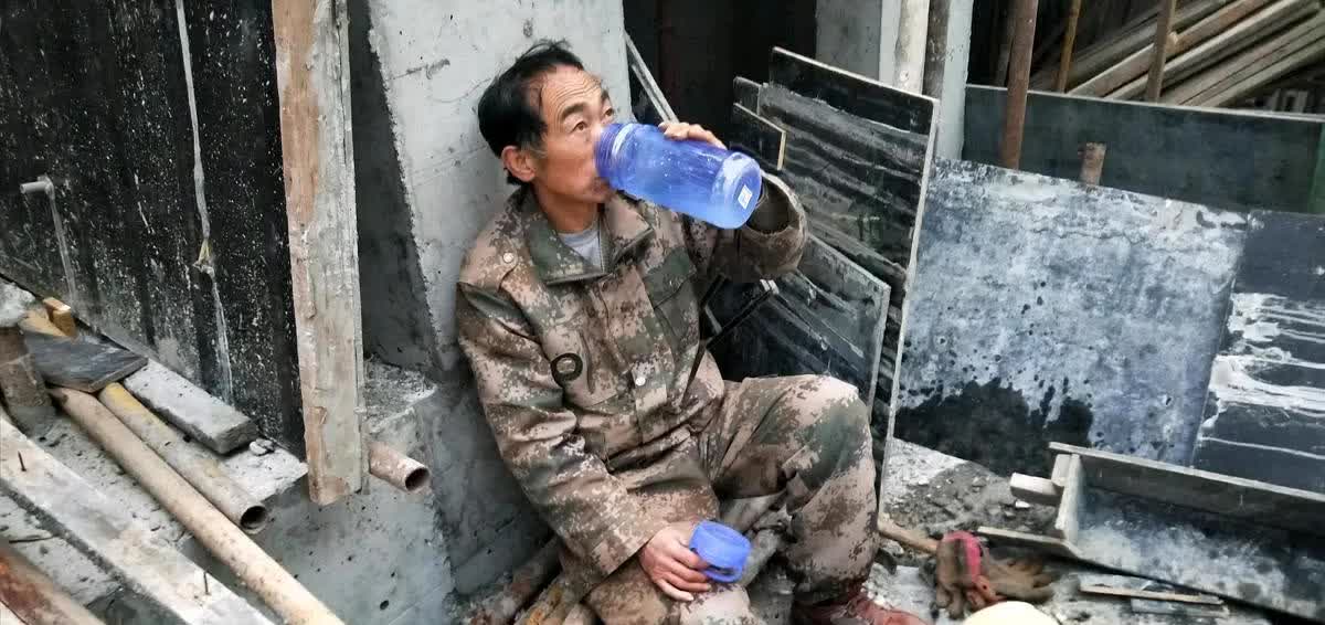 60岁的人生，就像步入了秋天，是成熟与丰收的季节。现在生活好、寿命长，60岁退休