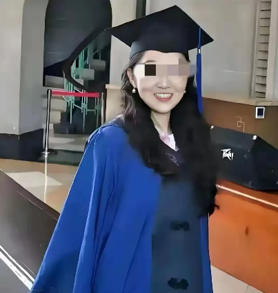 武大杨同学撒了个“弥天大谎”，她在香港浸会大学申请的根本不是博士，而是研究助理。