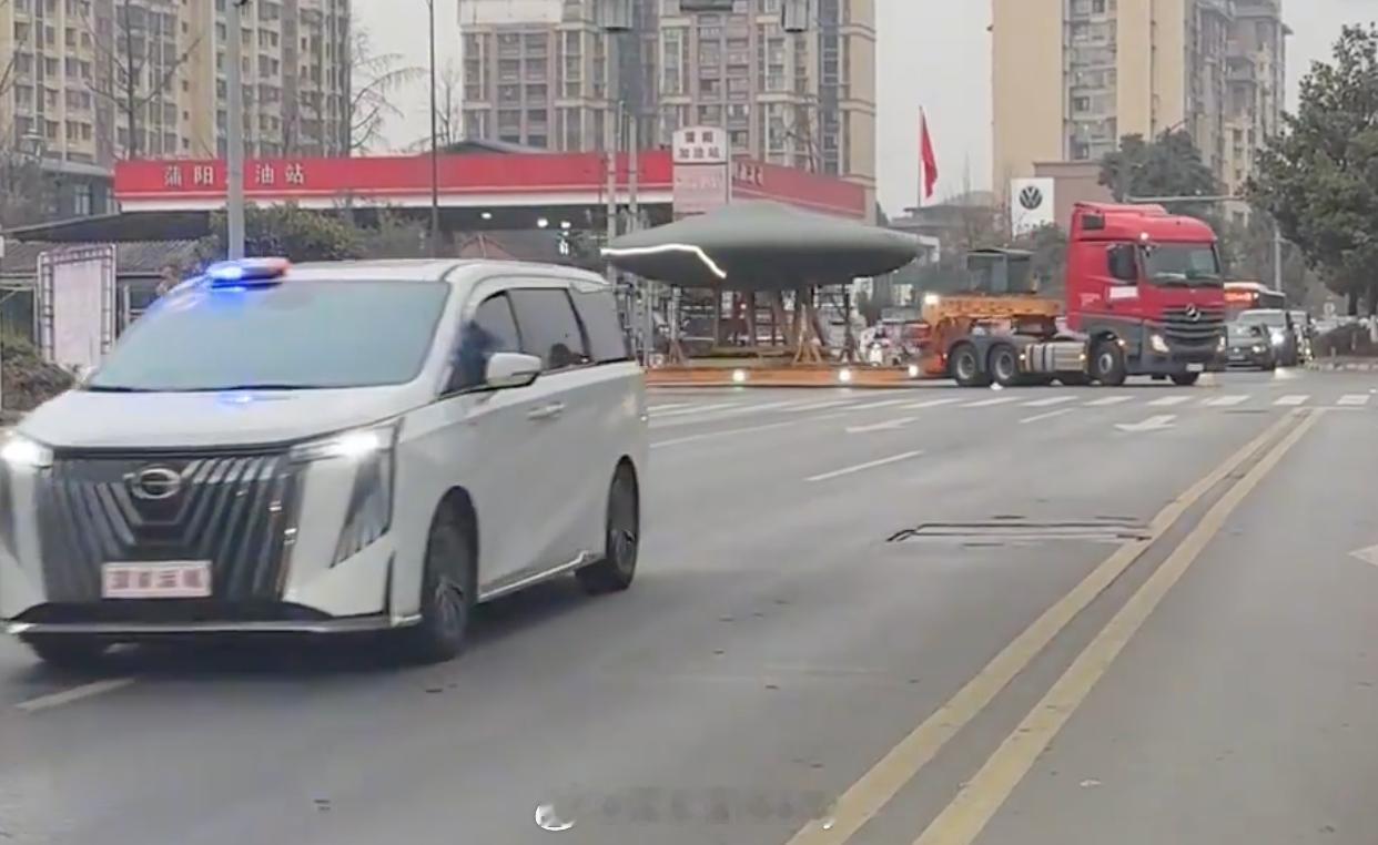 这是UFO吗看运输规格可够高的！UFO他也跑不掉了吧~~~