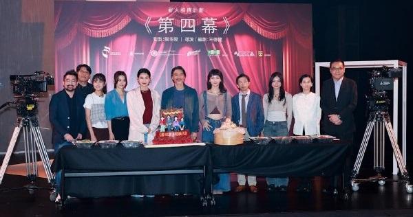 最近胡杏儿和冯德伦一起出席时尚活动，两位搭配的都很时尚，看起来像兄妹。胡杏儿