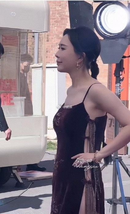 我的妈，原来旗袍真的有开叉到胳肢窝的