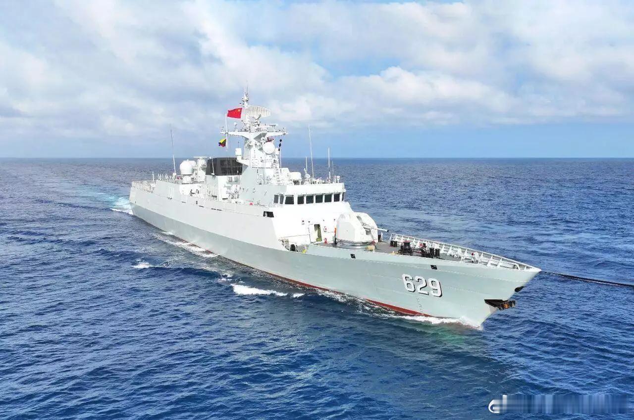 南海某海域舰艇部队开展实战化全训考核多图直击高燃现场