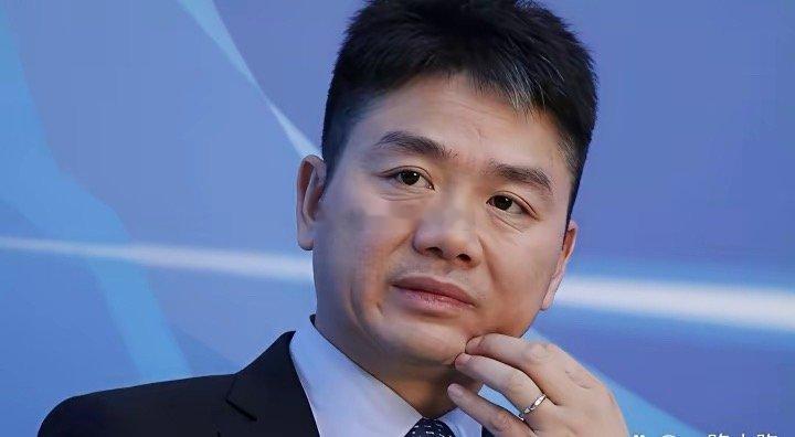 明眼人早就看透了。刘强东和章泽天那几张冷脸照片，还有那个朋友圈的自嘲，根本不是什