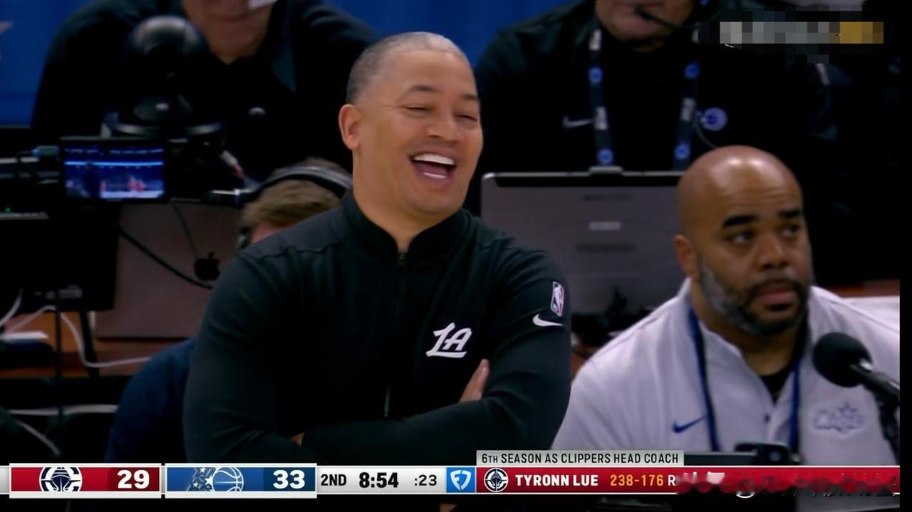 快船队记FarbodEsnaashari真是痛心疾首！在今天快船客场以101：