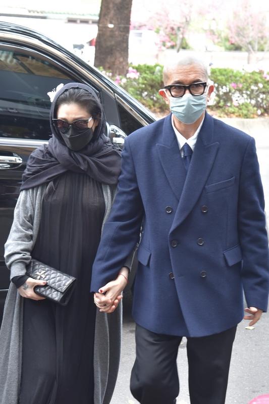 具俊晔icon结婚纪念日仍在墓园陪大Sicon，或春节icon返韩据知情人透露，