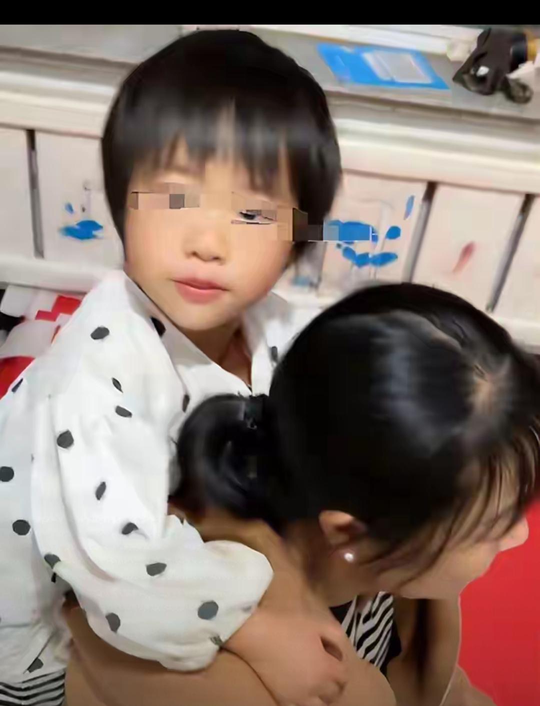 上万人连夜搜救找回4岁女童，本该是全网暖心的事，可不到24小时就变了味——这届骗