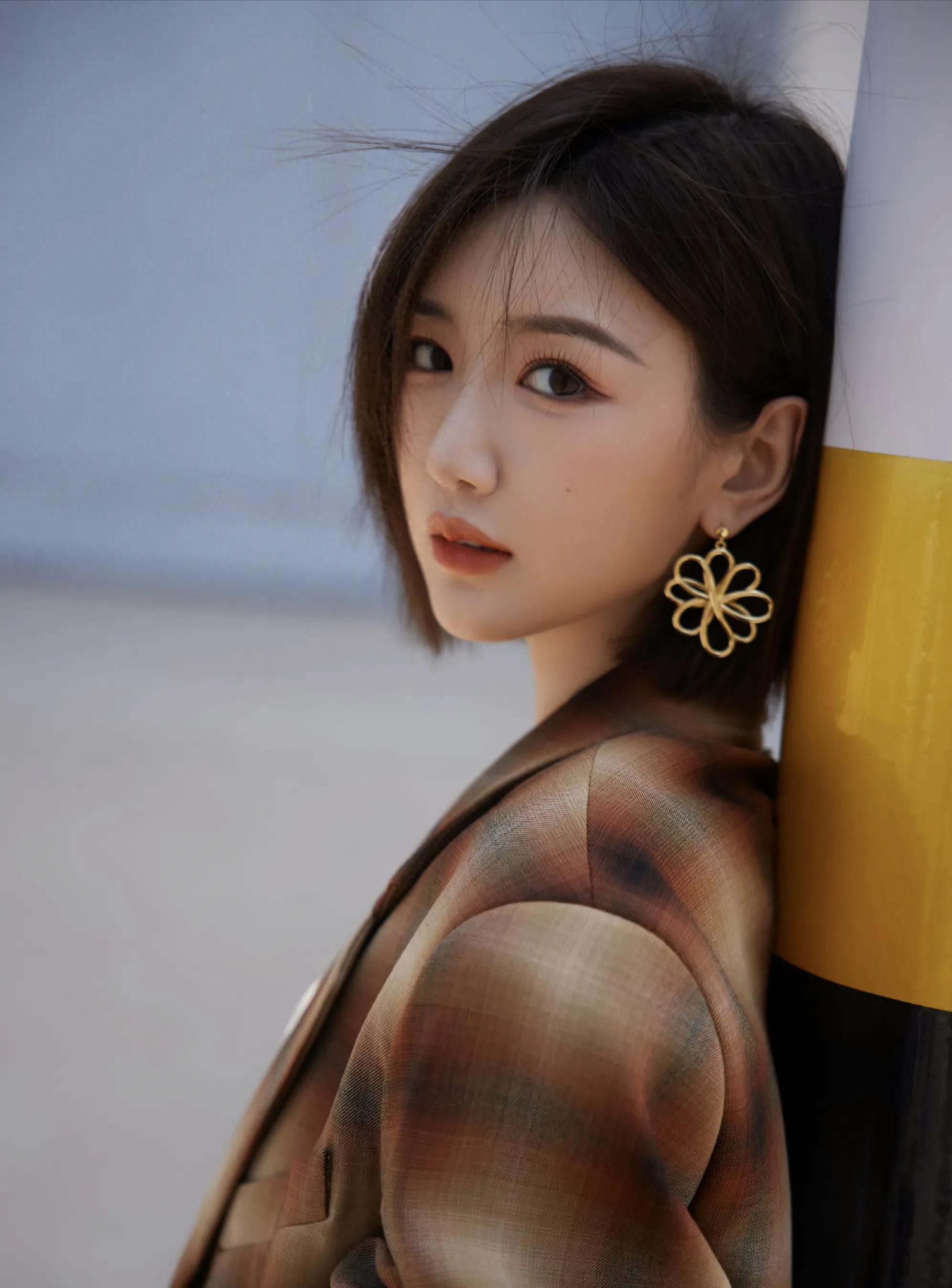 女明星毛晓彤时尚写真：如花似玉、公主气质