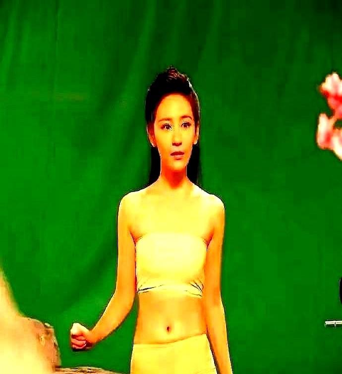 影视圈变天了！一个千亿市场，直接干到电影票房的两倍。现在的横店，都快改名叫“