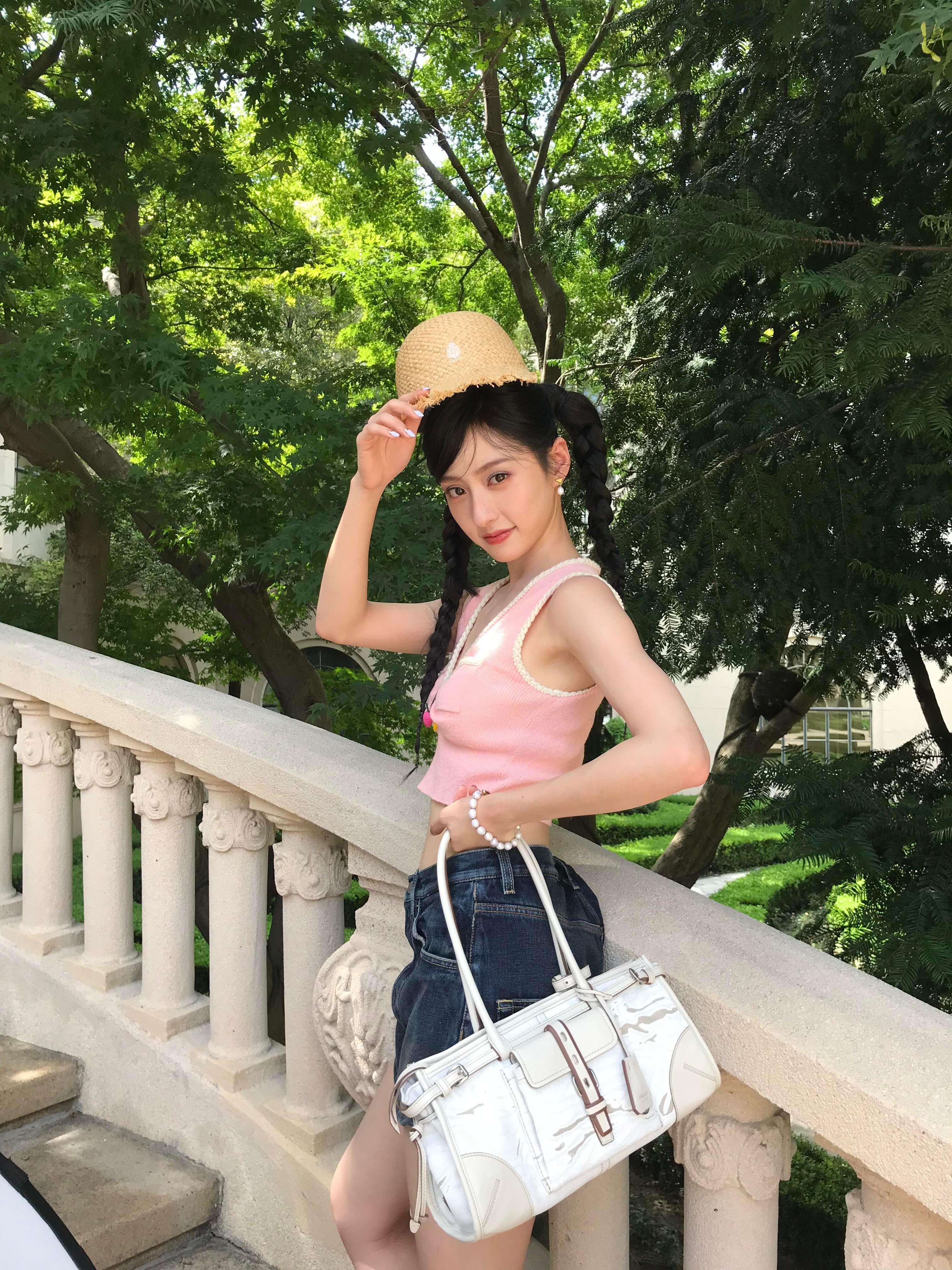 胡连馨最新营业照summervibe💌