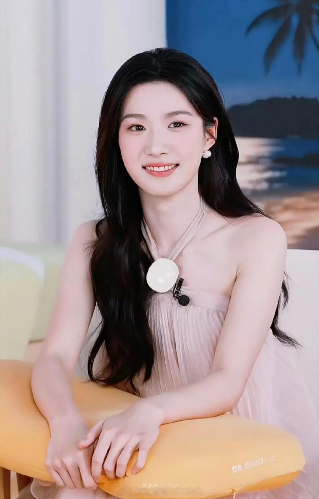 章若楠、孔雪儿、卢昱晓，95花今晚直播生图