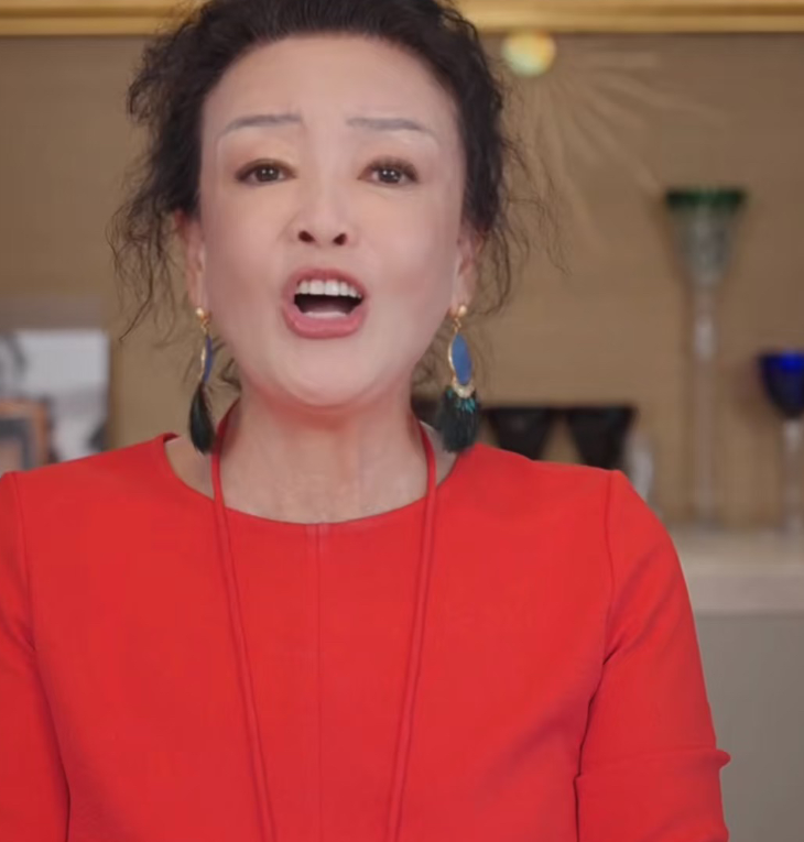 太可怕了吧！这祖孙俩感情绝对差不了因为八岁的霖霖都知道护着奶奶，听奶奶