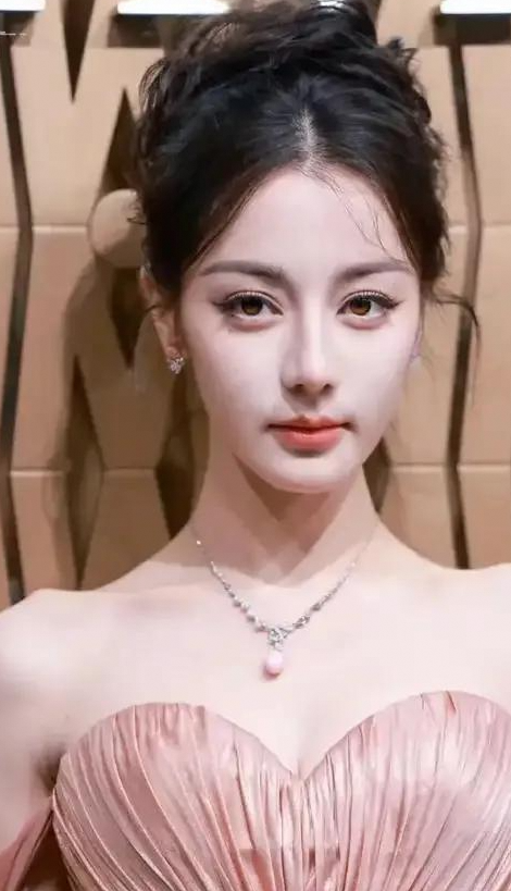 三位新疆女星古力娜扎、迪丽热巴、哈尼克孜谁是你的最爱