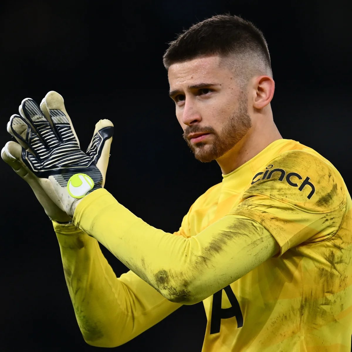 🥇转会专家Romano，无论热刺最后的战绩如何，预计维卡里奥都将在夏天离开。