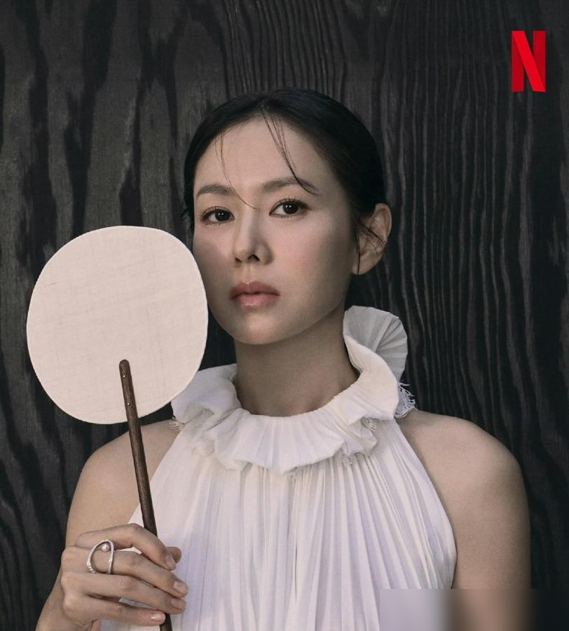 孙艺珍这次不演纯爱了，上来就是赵夫人，眼里全是算计，跟池昌旭的对手戏看得人后脊梁发凉。19禁，8集一