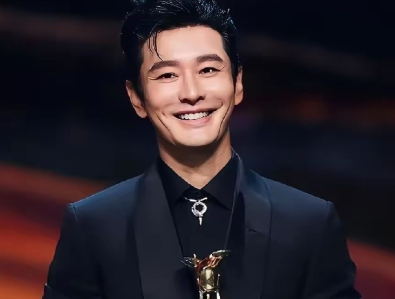 黄晓明，真是越扒越有。李亚鹏现在欠一屁股债，人设也崩了，好多人躲着走，可黄晓