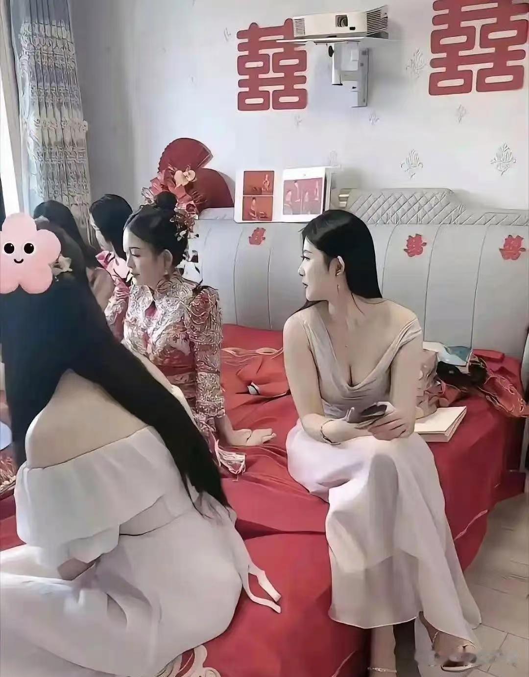 婚礼上最尴?尬的??事，莫??过于新娘精心打扮了半???天，??结?果?风头全?