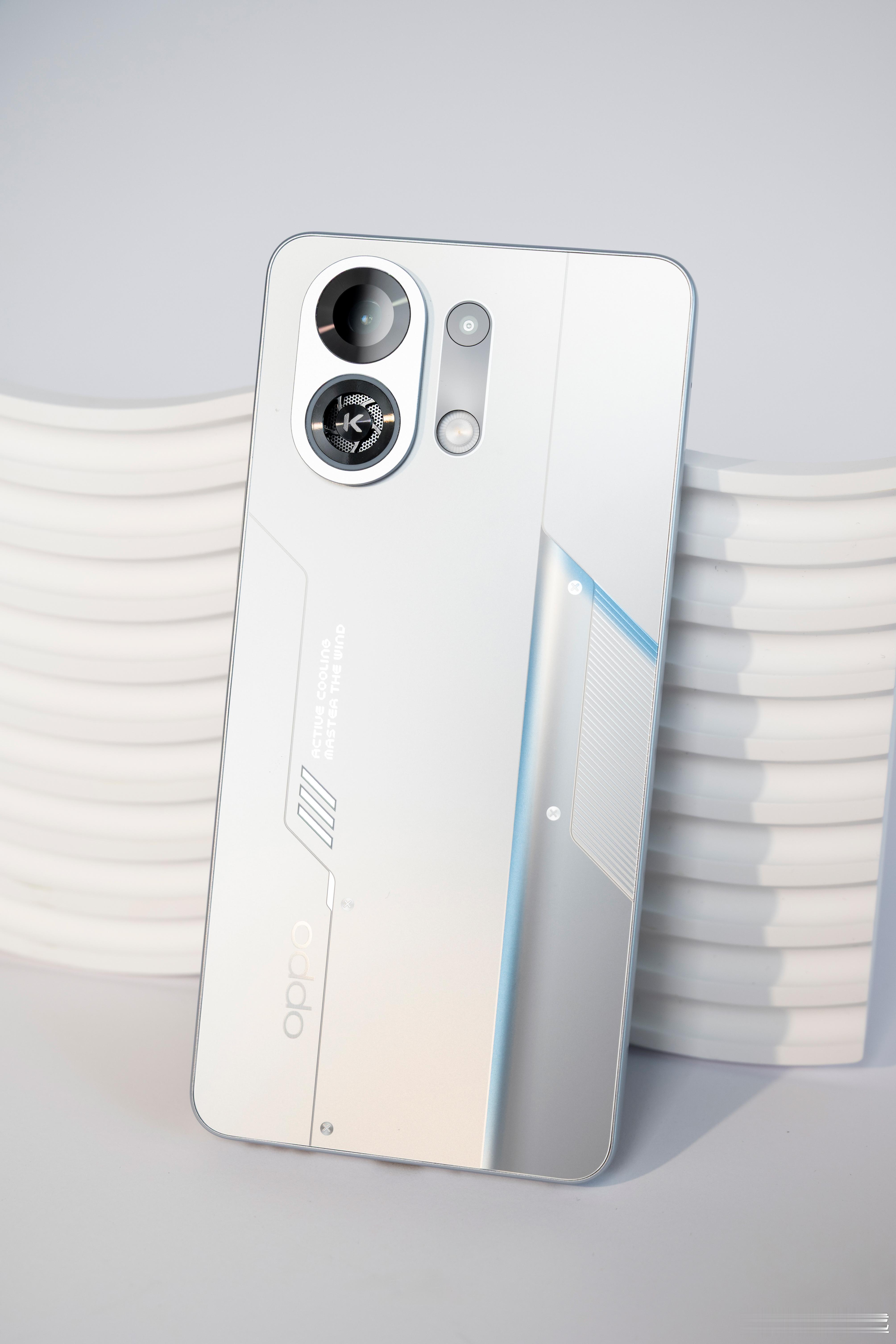 OPPOK13Turbo系列上手，这个外观颜值，拿到的时候我也惊了，机甲风