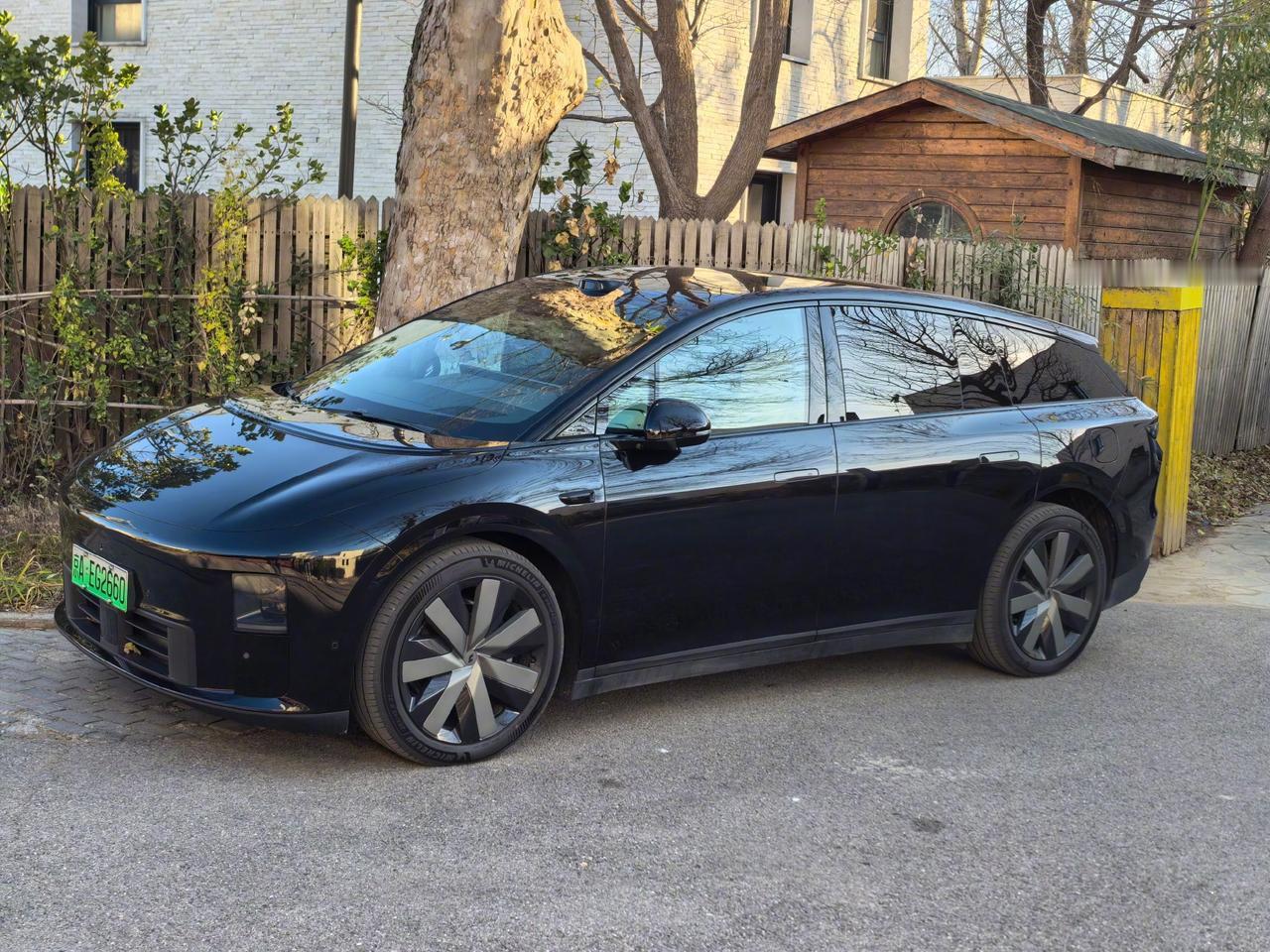 终于知道为什么理想i6卖的这么好了！首先就是价格，相同的价格里大家可以选择车