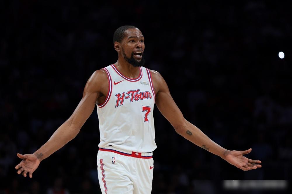 刚从休斯顿发布会蹲完第一手料！乌度卡拍着桌子骂杜兰特：你找错地方了！乌度卡